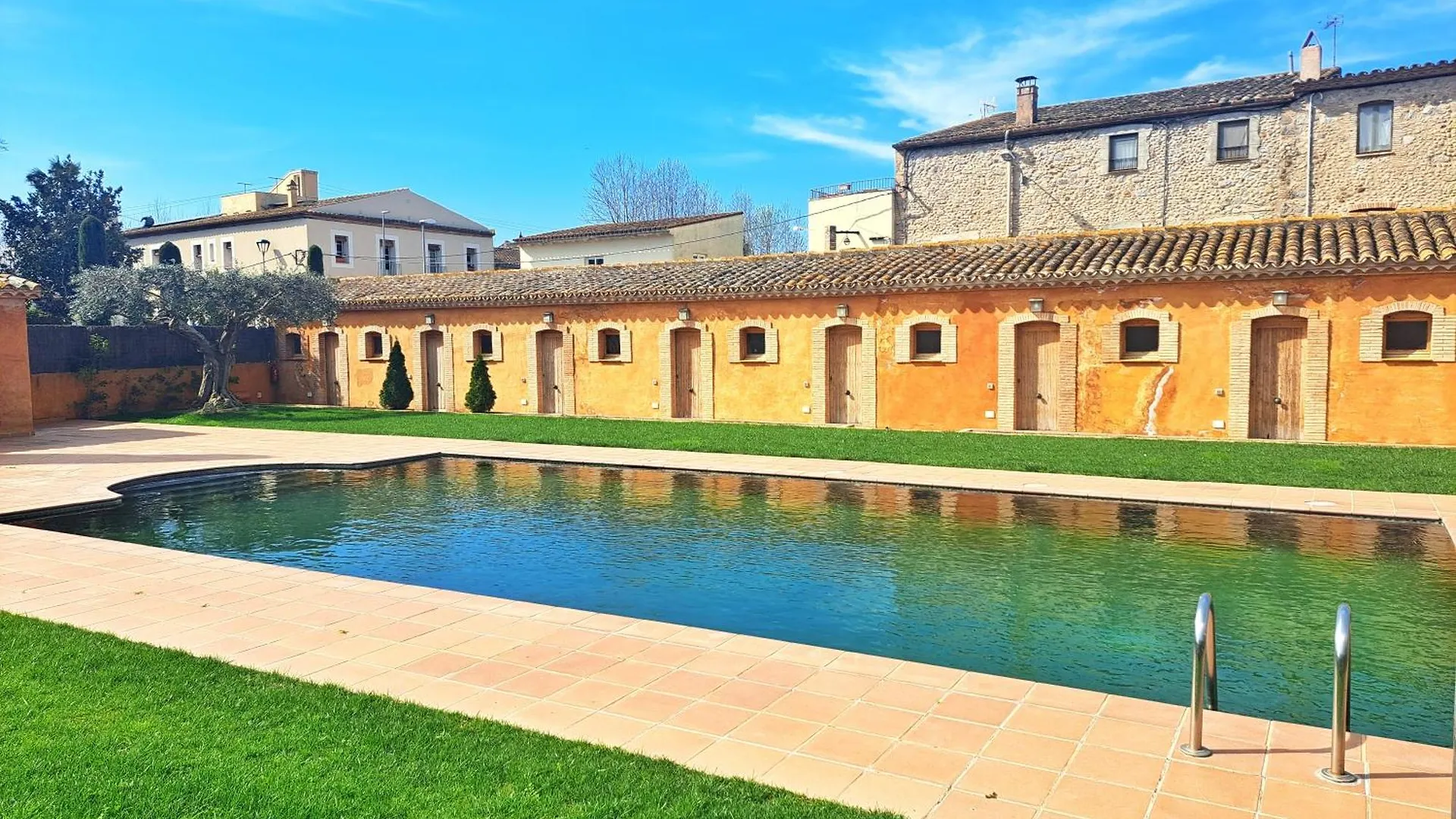 Masia Rustica Con Piscina En Torroella De Fluvia